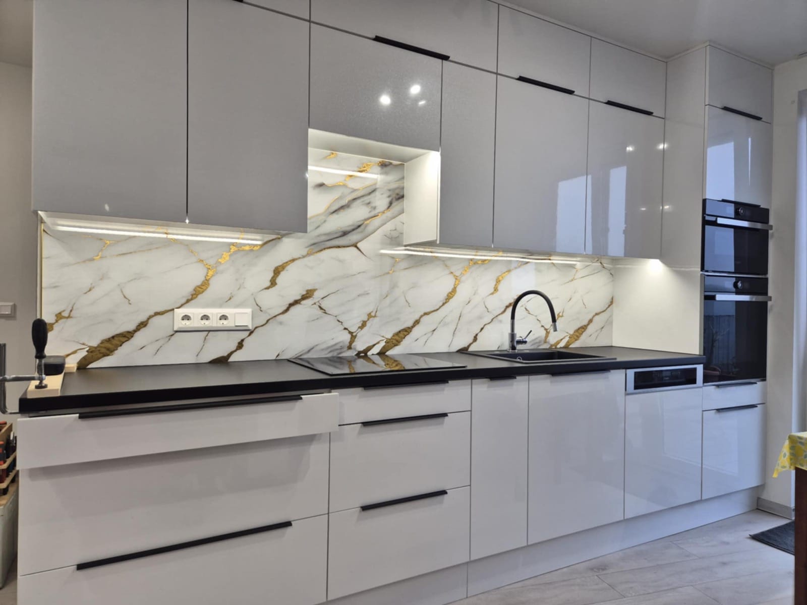 White-Gold PVC wall panel as a kitchen splashback (reference photo)