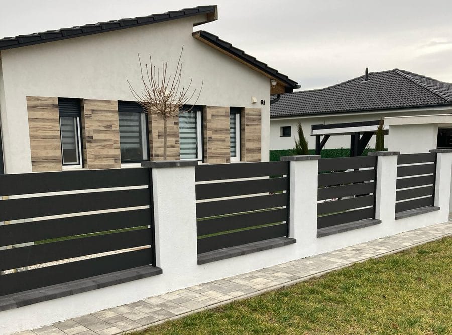 woodbe WPC fence in front of a modern family home (reference photo)