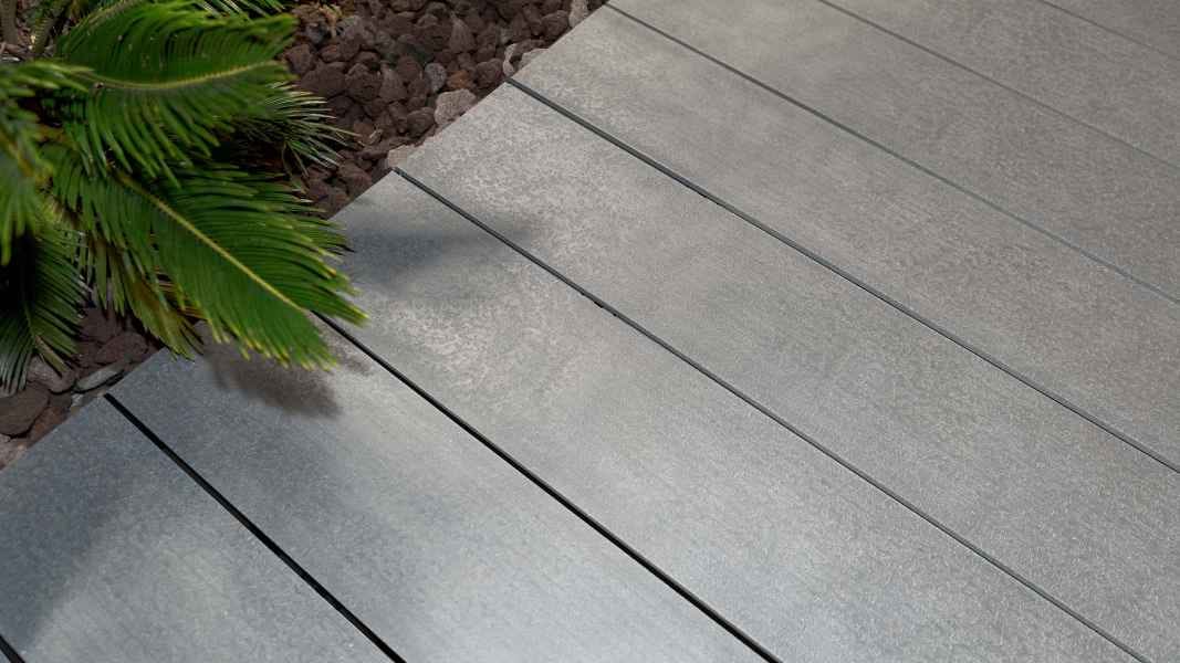 DELTA deck in sel gris (manufacturer photo)