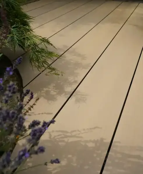 LIGNUM deck with lavender (manufacturer photo)