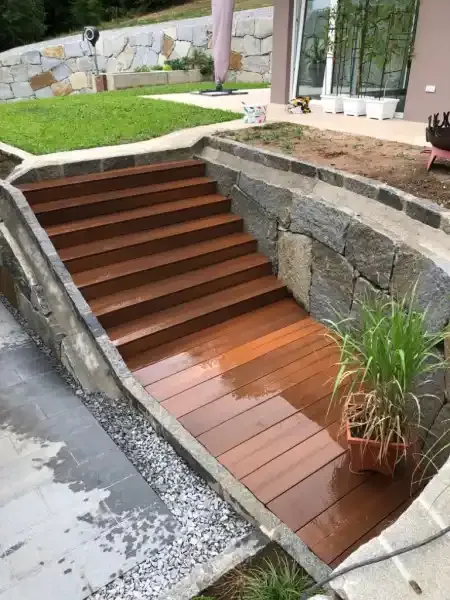 SIGNUM steps and deck (manufacturer photo)