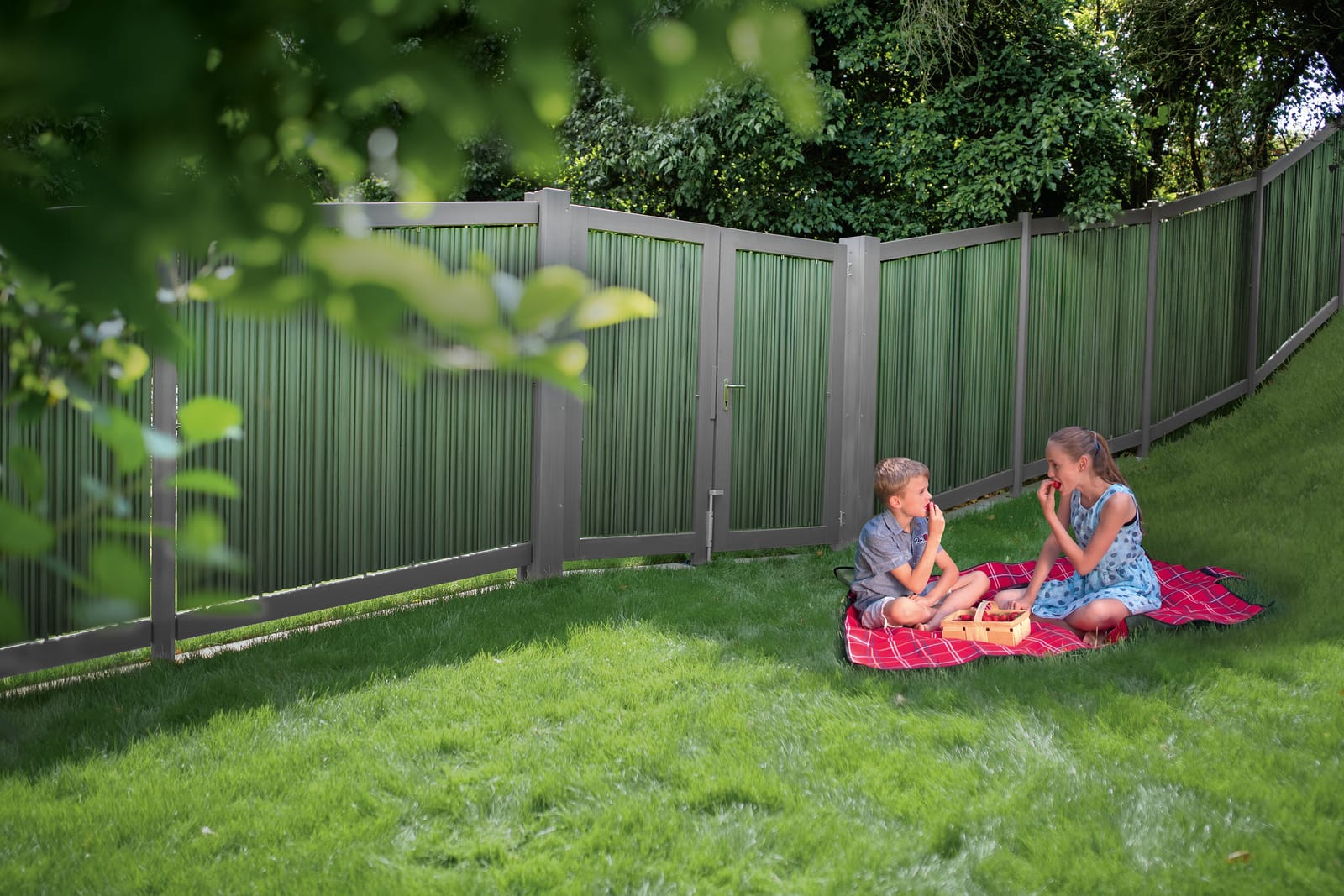 LIMES Augusta fence, a picnic in the garden