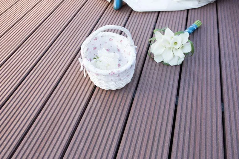 megawood CLASSIC decking on a garden terrace (manufacturer photo)