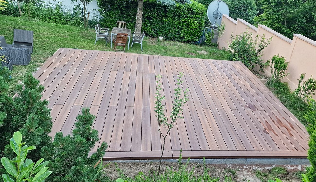 Detail of a torroTIMBER DOLOMIT brown deck in Budaörs (reference photo)