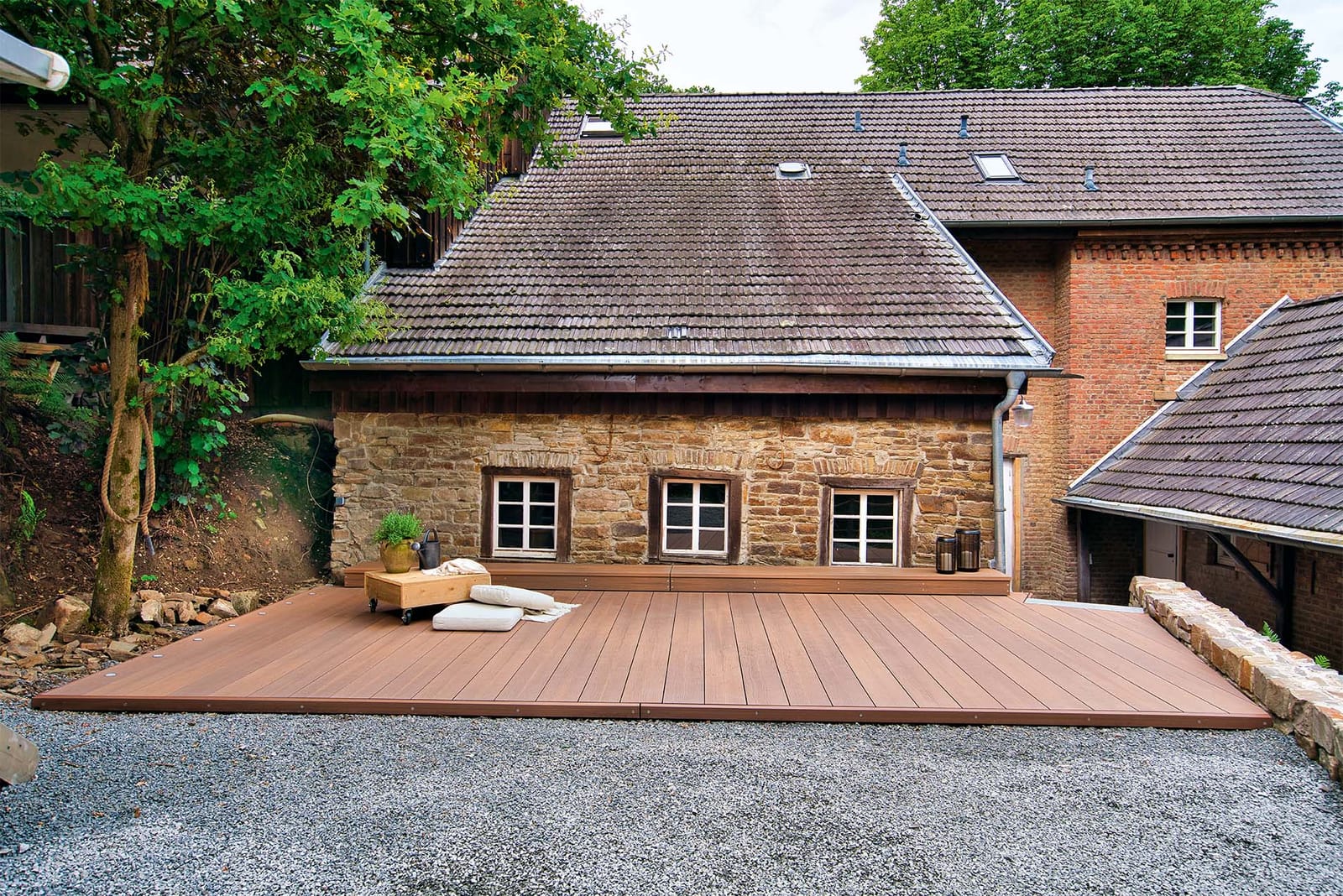Kupfersiefer Mill: SIGNUM deck in front of an old mill building (manufacturer photo)