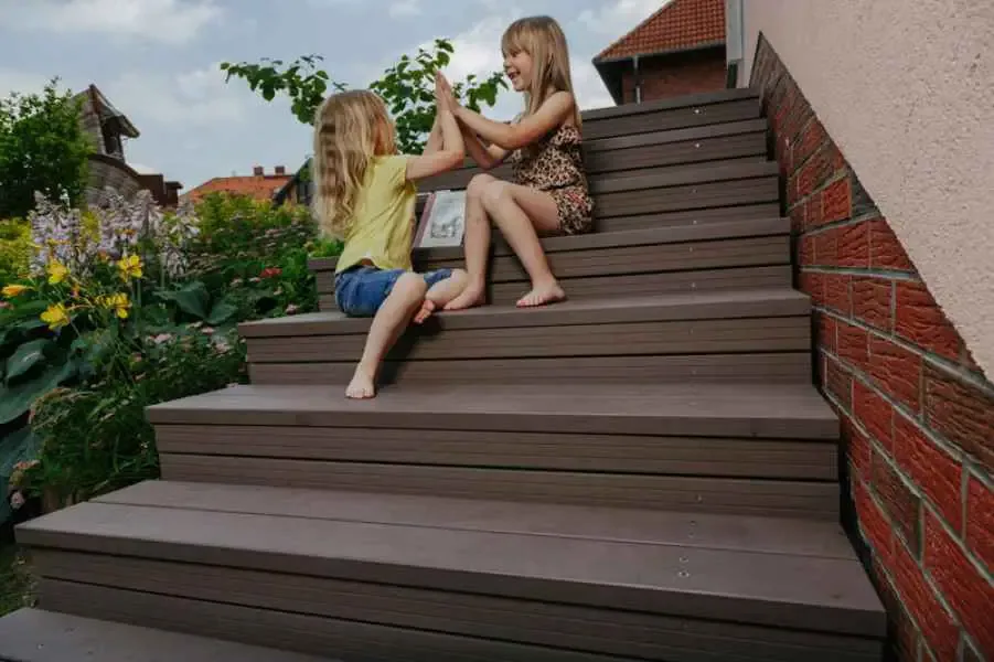 megawood PREMIUM PLUS steps and deck (manufacturer photo)