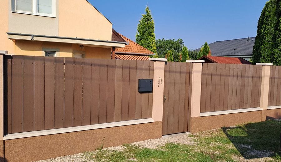 Mocca WPC fence with a gate in Békéscsaba (reference photo)