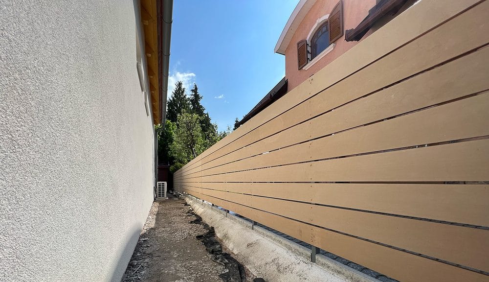 Latte-coloured minimalist WPC fence (reference photo)